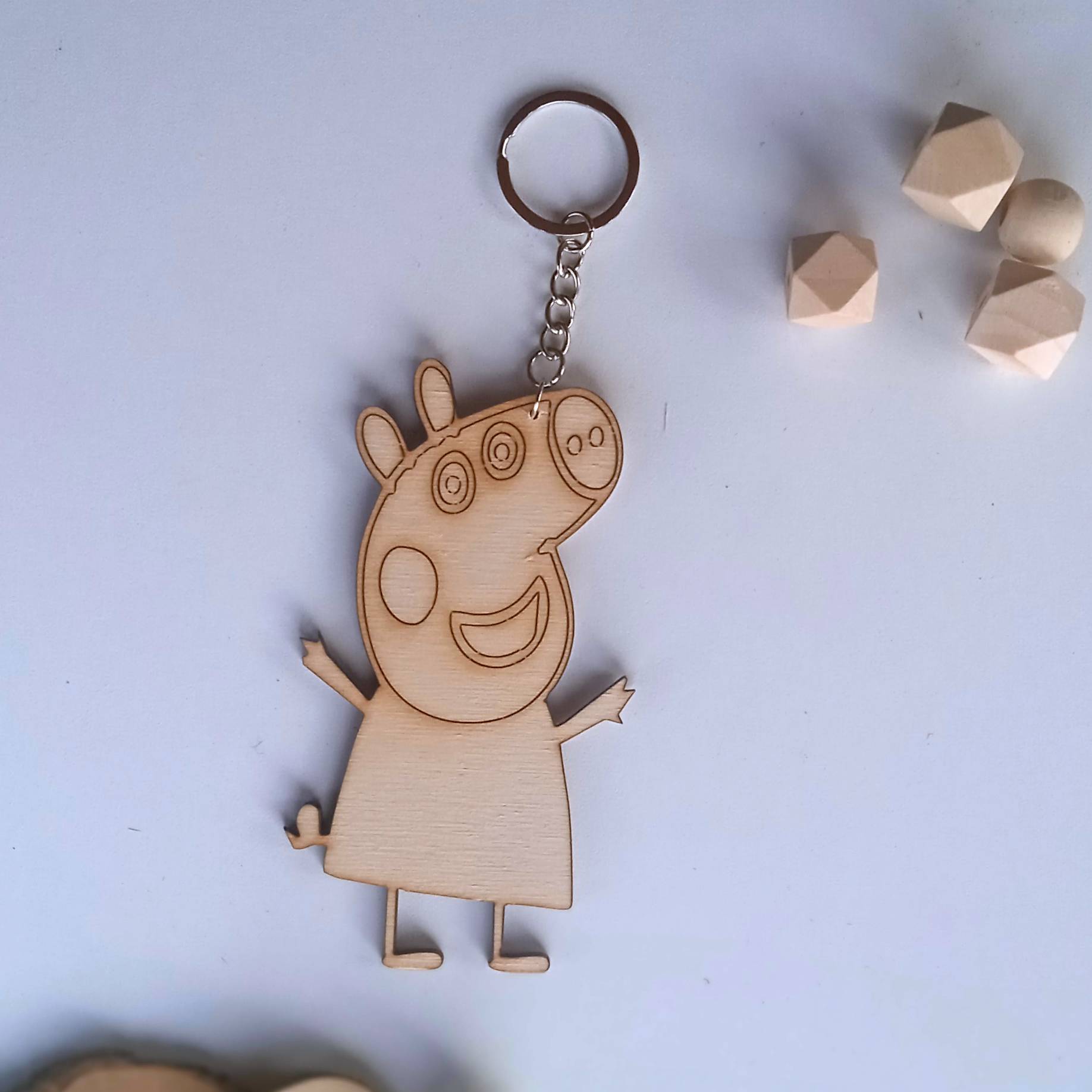 Ξύλινος χαρακτήρας από κινούμενα σχέδια( pepa pig )