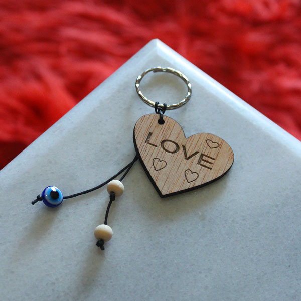 Ξύλινο μπρελόκ χάραξης ”LOVE” καρδιά